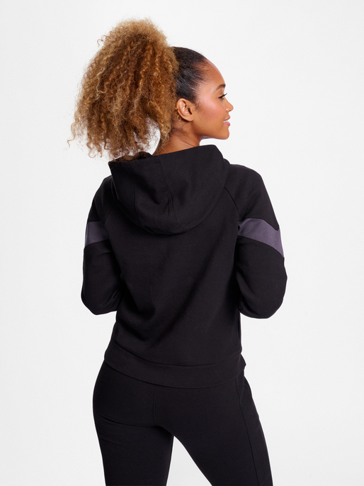 hmlTRAVEL SWEAT HOODIE WOMAN, BLACK, model