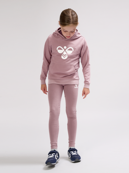 hmlCUATRO HOODIE, WOODROSE, model