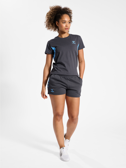 hmlSTALTIC COTTON SHORTS WOMAN, MAGNET, model