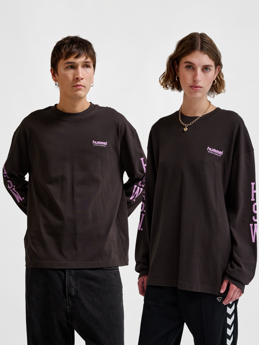 hmlLOOSE T-SHIRT L/S SW STADIUM, AFTER DARK, model