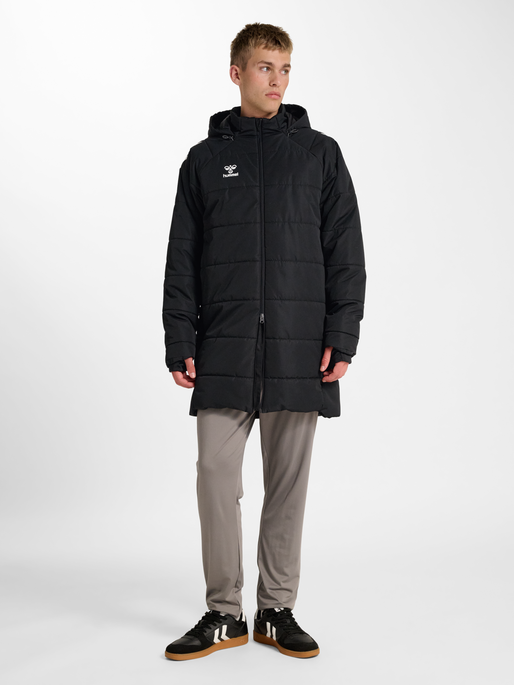 hmlLEAD 2.0 BENCH JACKET, BLACK, model