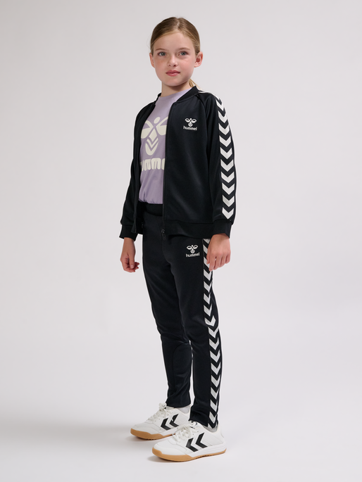 hmlNEWI PANTS, BLACK, model