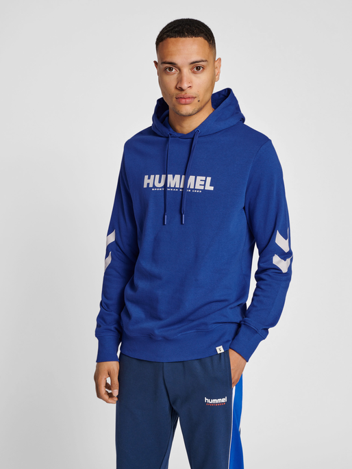 hmlLEGACY LOGO HOODIE, MAZARINE BLUE, model