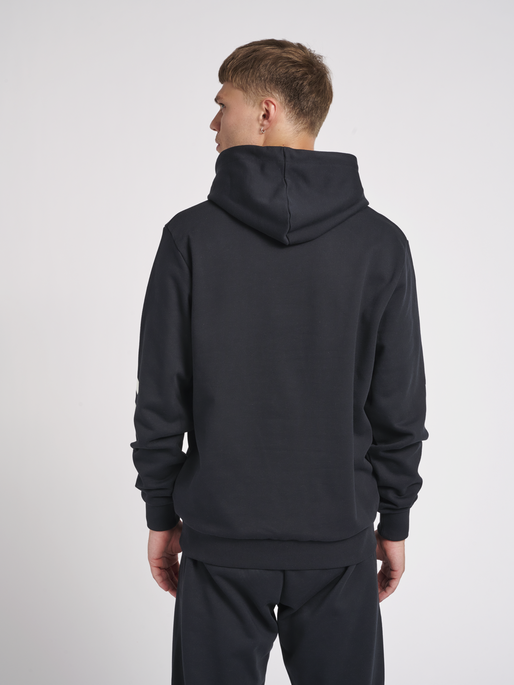 hmlLGC GRAHAM HOODIE, BLACK, model