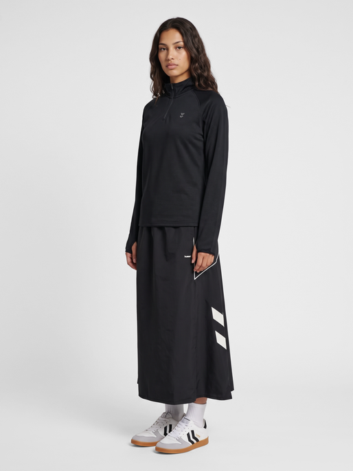 hmlI-D RIPSTOP SKIRT, BLACK BEAUTY, model