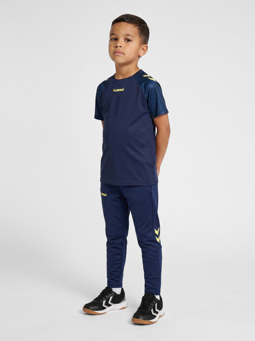 hmlBLAZE 2.0 TRAINING PANTS KIDS, MARINE/SHADOW LIME, model