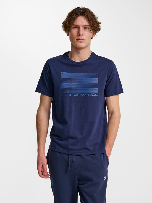hmlPULSE GRAPHIC T-SHIRT S/S, DRESS BLUES, model