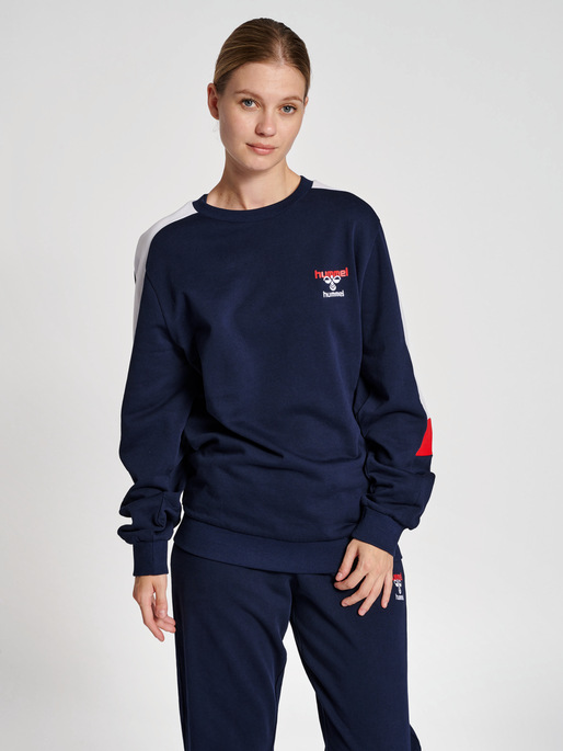 hmlIC CLAUDE SWEATSHIRT, 7666, model