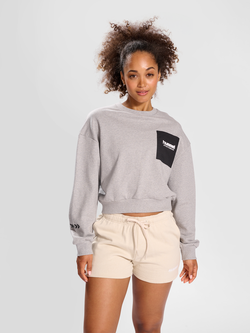 hmlLGC DACIA SWEATSHIRT, 2006, model