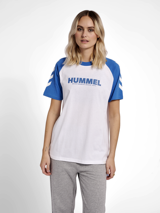 hmlLEGACY BLOCKED T-SHIRT, WHITE/DEEP WATER, model