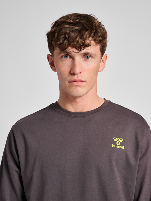 hmlOFFGRID COTTON SWEATSHIRT, 2172, model