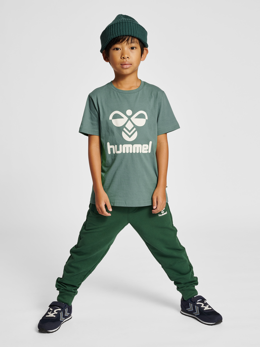 hmlTRES T-SHIRT S/S, LAUREL WREATH, model