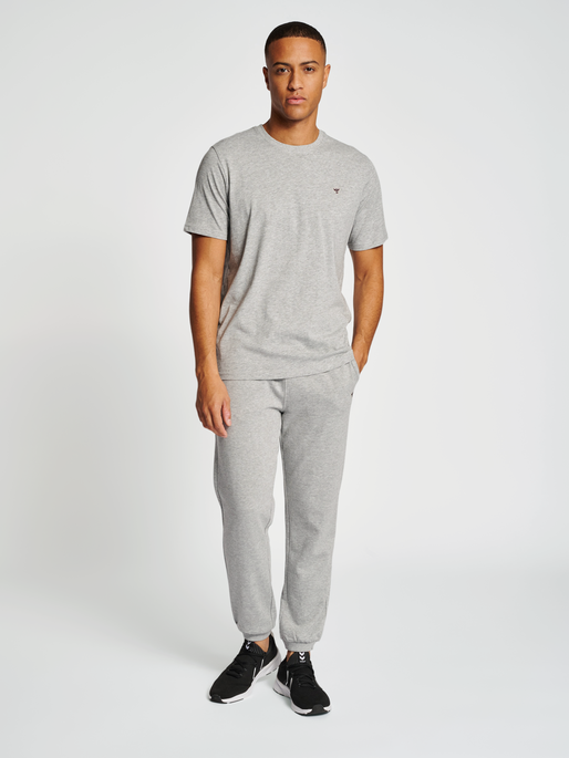 hmlIC FRED T-SHIRT, 2006, model