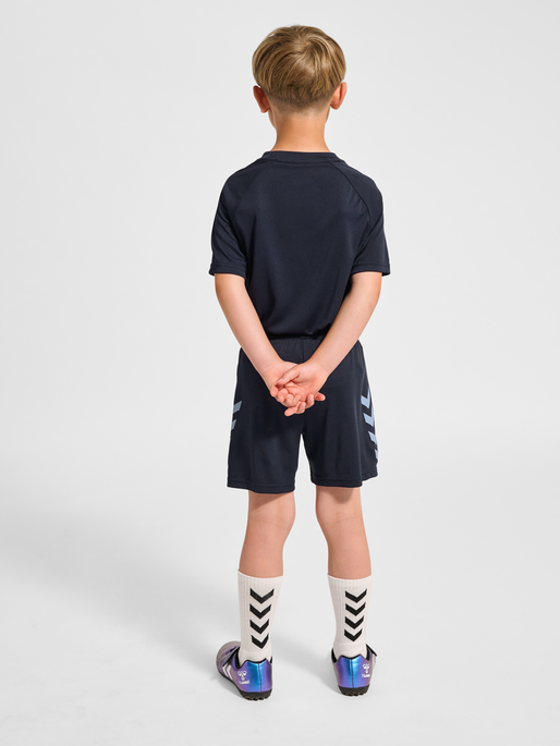 hmlPROMO KIDS SET, DARK SAPPHIRE, model