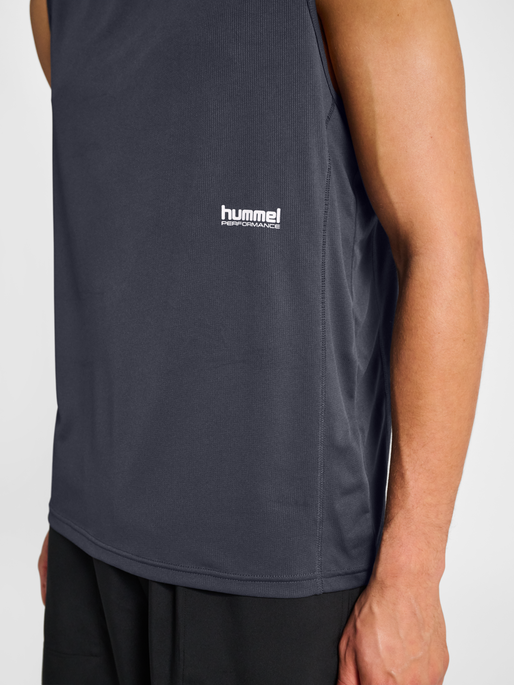 hmlPULSE WORKOUT TANK TOP, EBONY hmlPULSE WORKOUT TANK TOP, EBONY, model