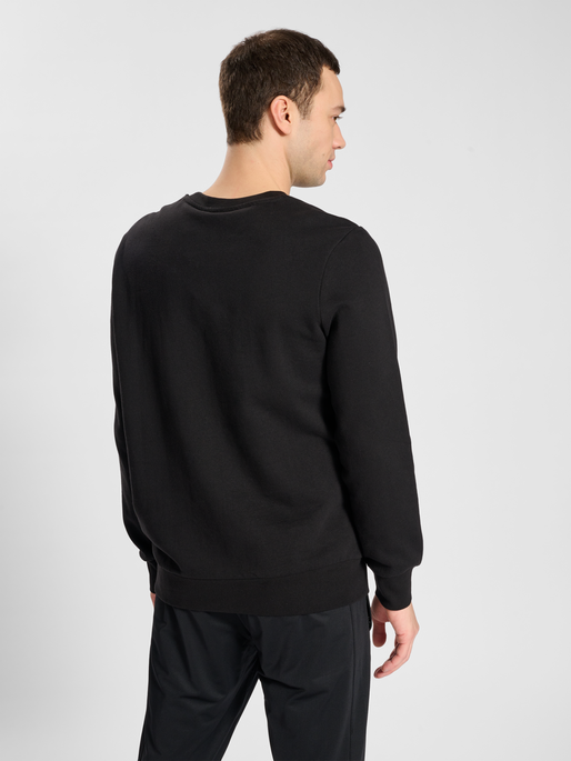 hmlBOOSTER SWEATSHIRT, BLACK, model