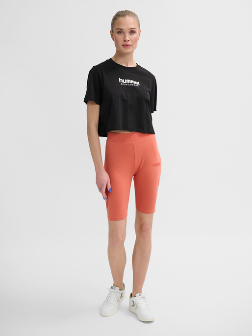 hmlLGC MALU CROPPED T-SHIRT, BLACK, model