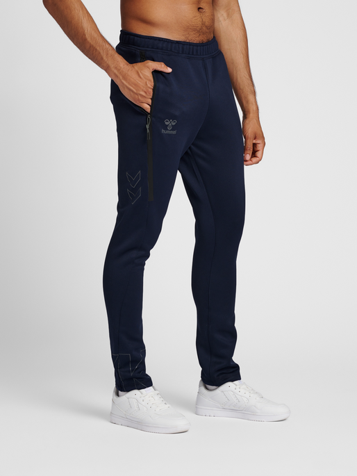 hmlCIMA XK PANTS, MARINE, model