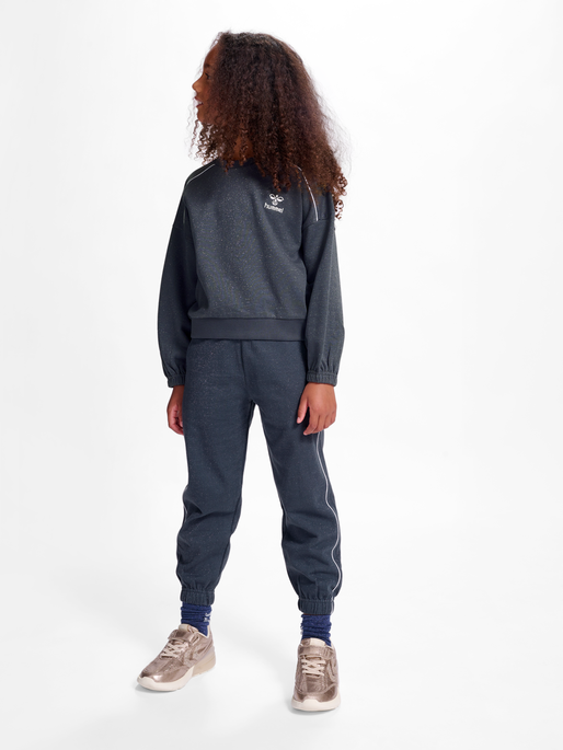 hmlGIZELA PANTS, OMBRE BLUE, model