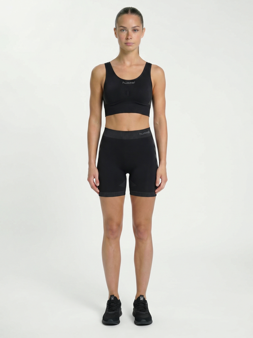 HUMMEL FIRST SEAMLESS SHORT TIGHTS, BLACK, model