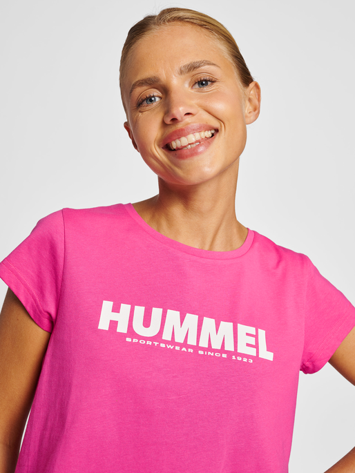 hmlLEGACY WOMAN CROPPED T-SHIRT, RASPBERRY ROSE, model