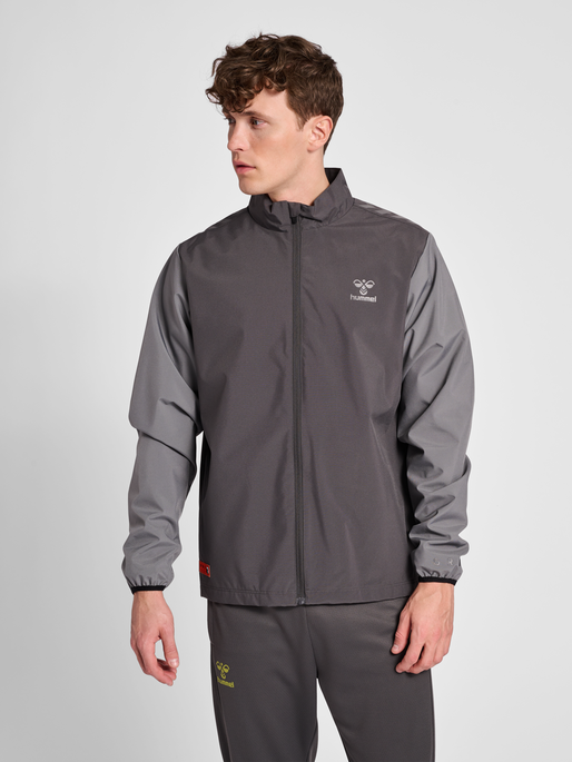 hmlPRO GRID TRAINING JACKET, FORGED IRON, model