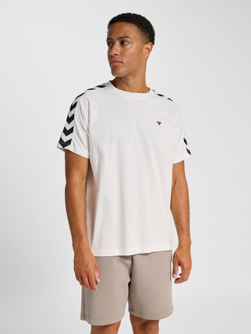 hmlARCHIVE LOOSE T-SHIRT S/S, WHITE, model