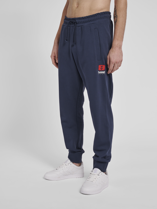 hmlLGC GRAHAM REGULAR PANTS, BLUE NIGHTS, model