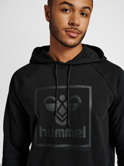 hmlISAM 2.0 HOODIE, BLACK, model