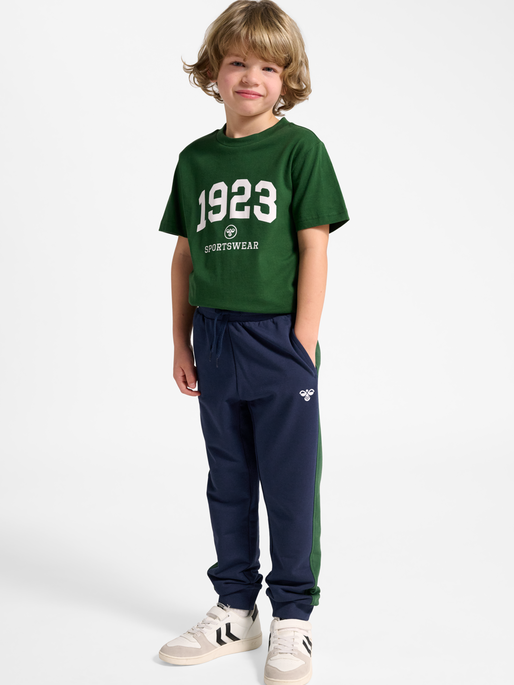 hmlESSEN PANTS, DRESS BLUES, model