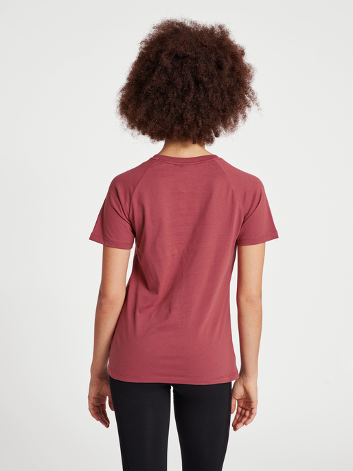 hmlNONI 2.0 T-SHIRT, 3127, model