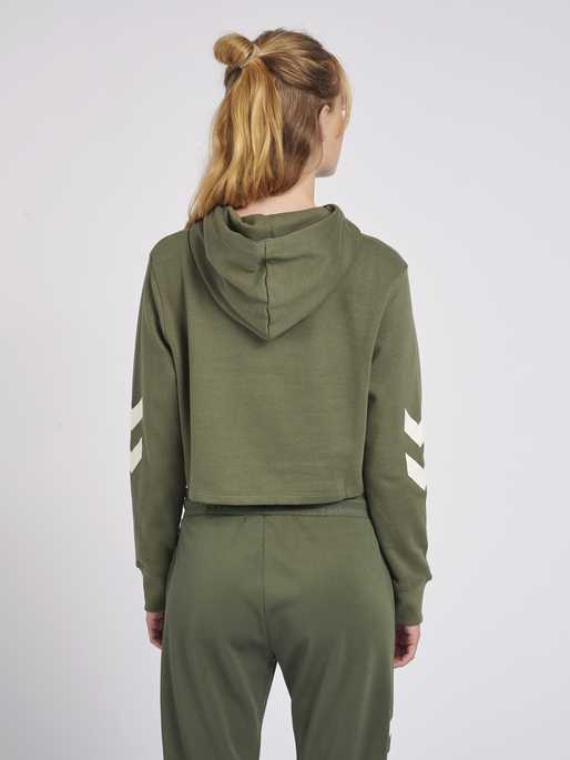 hmlLEGACY WOMAN CROPPED HOODIE, BEETLE, model