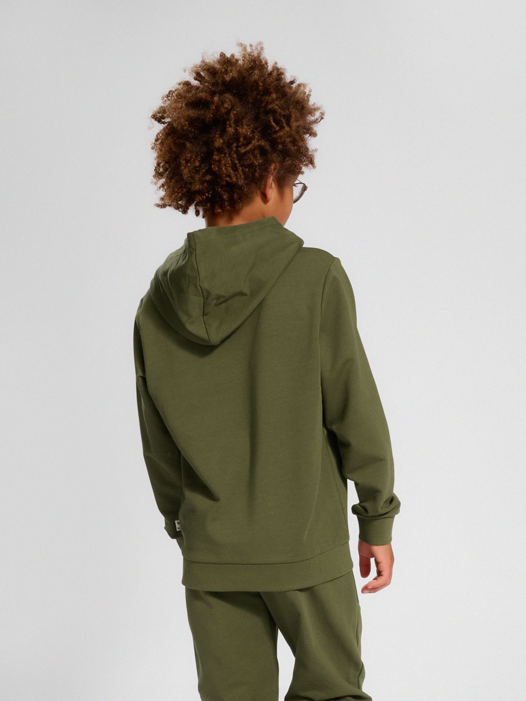 hmlCUATRO HOODIE, OLIVE NIGHT, model