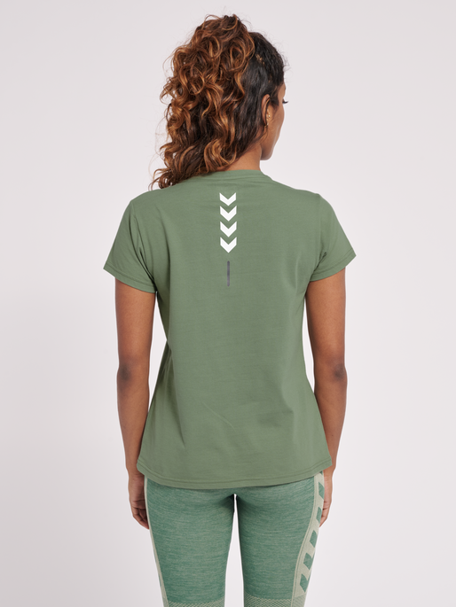 hmlTE CALI COTTON T-SHIRT, LILY PAD, model
