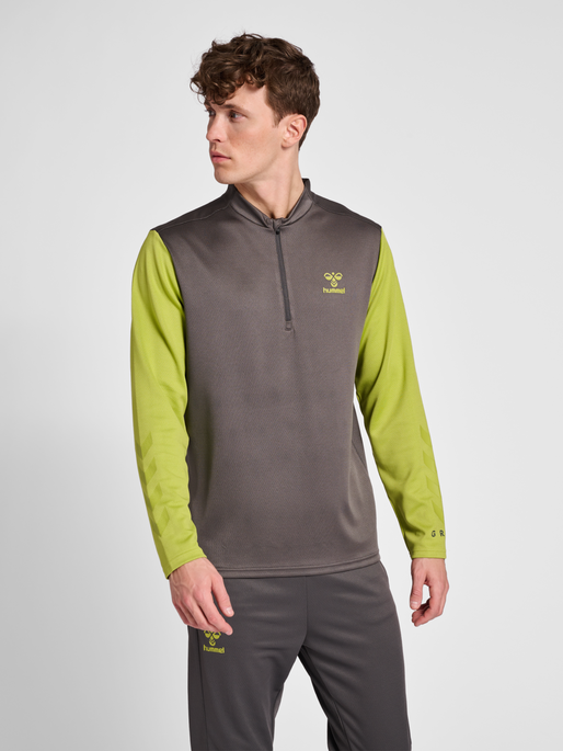 hmlONGRID 1/2 ZIP POLY SWEAT, FORGED IRON, model