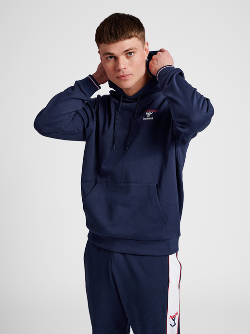 hmlIC DAYTON HOODIE, PEACOAT, model