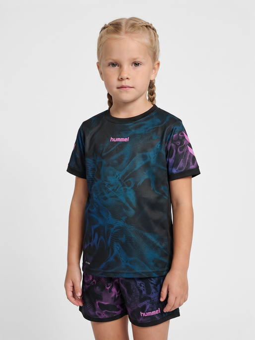 hmlBLAZE CLUB 26 GRAPHIC SET KIDS, BLACK/PINK, model