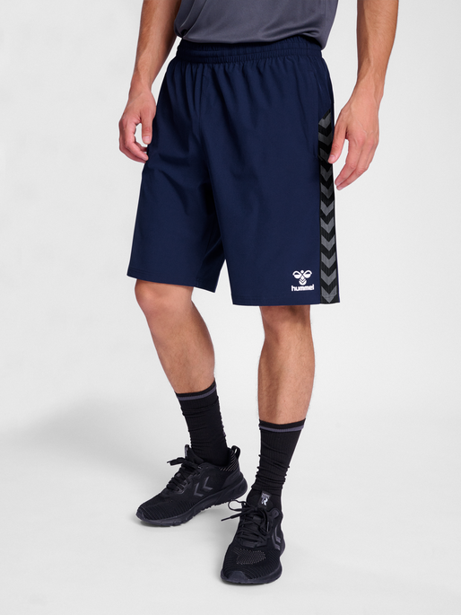 hmlAUTHENTIC WOVEN SHORTS, MARINE, model