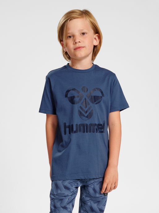 hmlSOFUS T-SHIRT S/S, BERING SEA, model