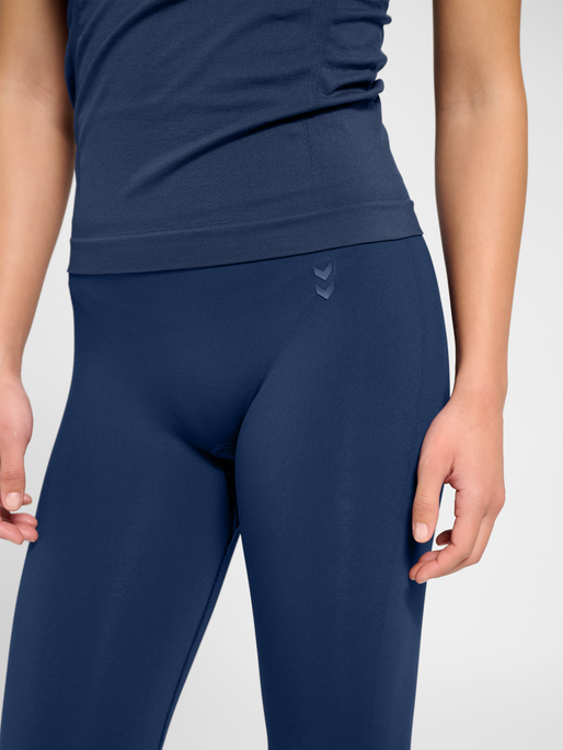 hmlFLOW TIGHTS, DRESS BLUES, model