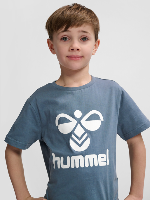 hmlTRES T-SHIRT S/S, STORMY WEATHER, model
