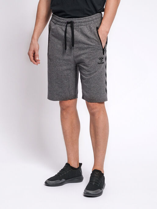 HMLRAY SHORTS, DARK GREY MELANGE, model