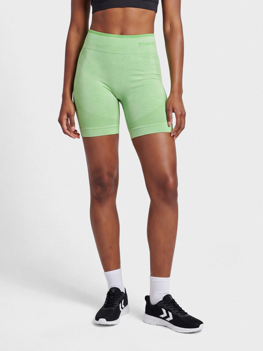 hmlMT UNA SEAMLESS MID WAIST SHORTS, SUMMER GREEN MELANGE, model