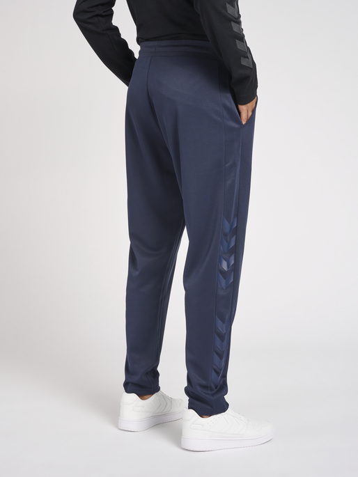 hmlLEGACY POLY TAPERED PANTS, BLUE NIGHTS, model