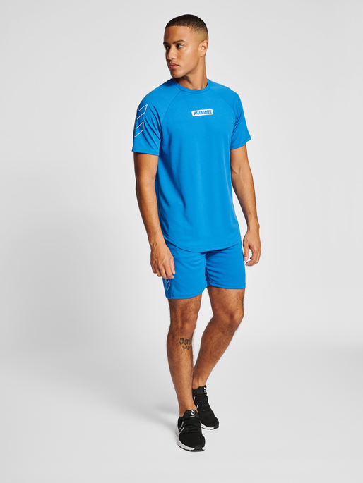 hmlTE TOPAZ T-SHIRT, DAPHNE, model