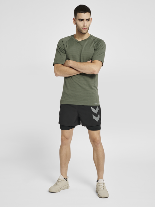 hmlCOLTON 2 IN 1 SHORTS, BLACK, model