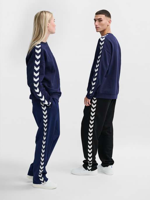 hummel ARCHIVE LOOSE FIT SWEATSHIRT - PEACOAT | hummel.dk
