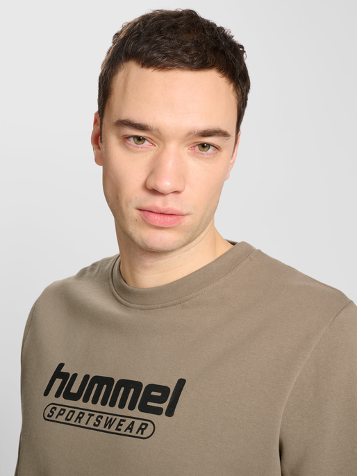 hmlBOOSTER SWEATSHIRT, GREIGE, model