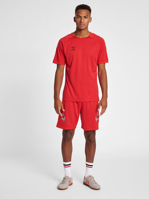 hmlLEAD S/S POLY JERSEY, TRUE RED, model