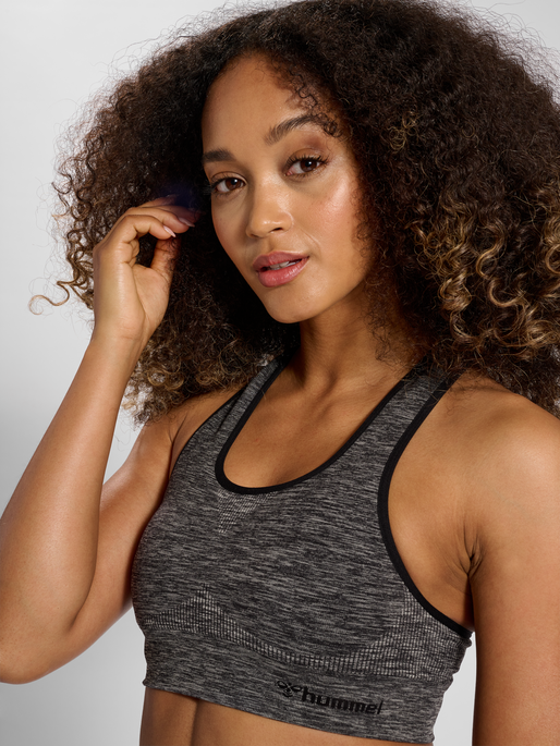 hmlCANA SEAMLESS SPORTS TOP, BLACK MELANGE, model